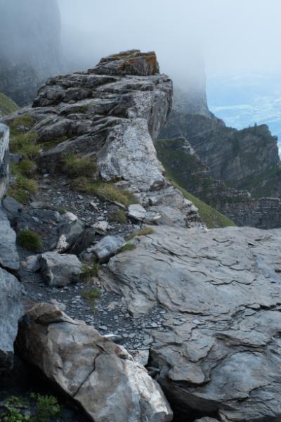 Le petit cervin est un rocher à mi-hauteur dans la montée au Pas de Chamosentse